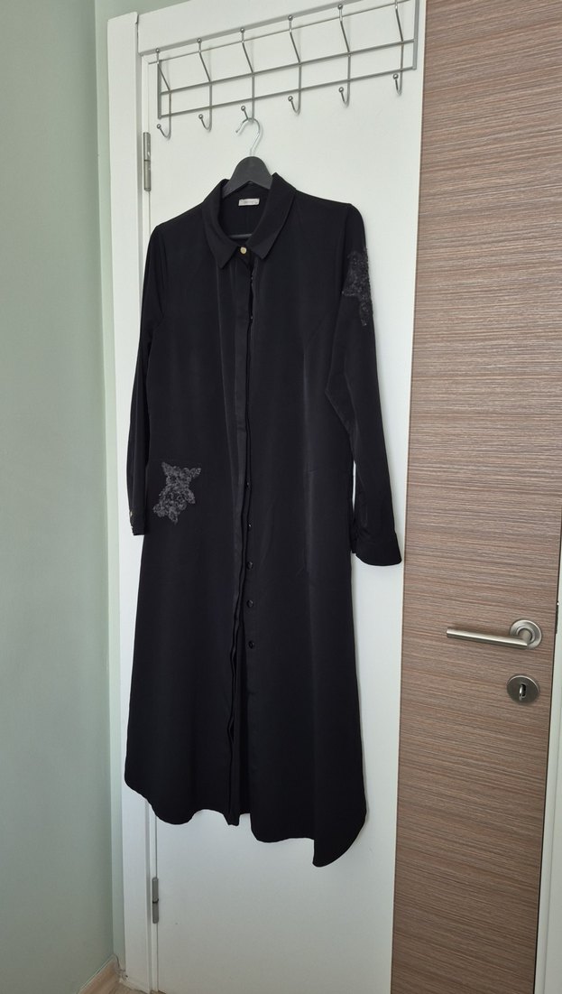 Siyah Nakışlı Uzun Kadın Kaban - Görsel 5