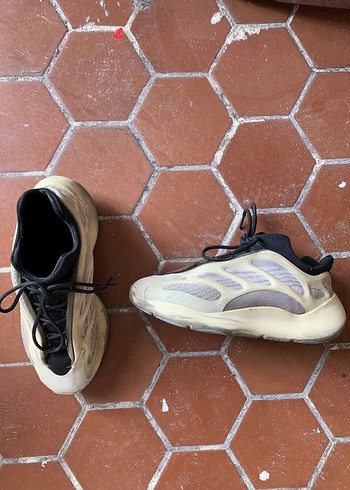 Adidas Yeezy Azael 700 V3 - Görsel 3