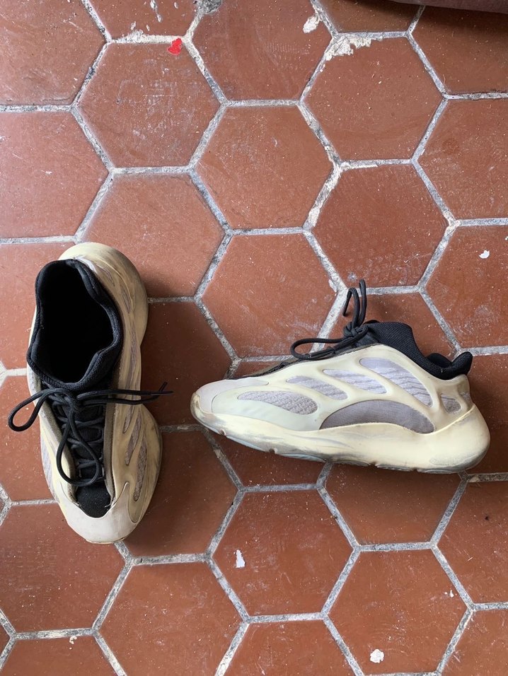 Adidas Yeezy Azael 700 V3 - Görsel 3