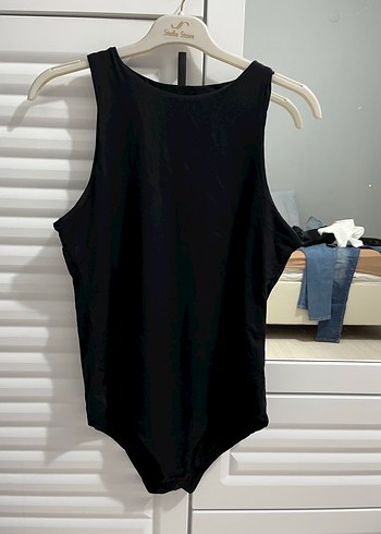 Siyah Yüksek Yakalı Kolsuz Body