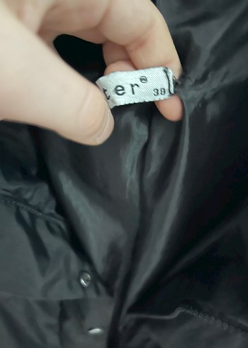 Siyah şişme mont dik yaka - Görsel 4