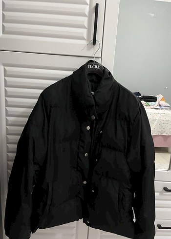 Siyah şişme mont dik yaka - Görsel 3