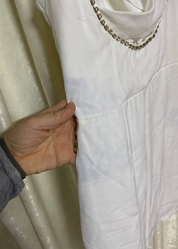 Beyaz Zincir Detaylı Kadın mini elbise - Görsel 3