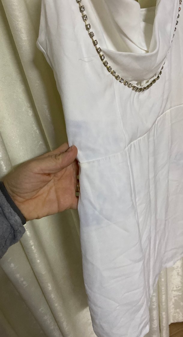 Beyaz Zincir Detaylı Kadın mini elbise - Görsel 3