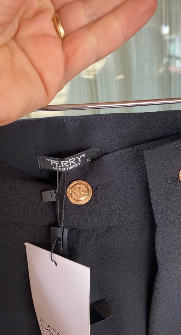 Siyah Düğmeli Kadın Kumaş Pantolon - Görsel 4