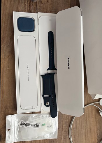  Beden Apple Watch 7 45 mm Siyah Akıllı Saat