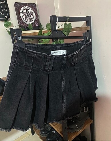 Bershka Siyah Etek