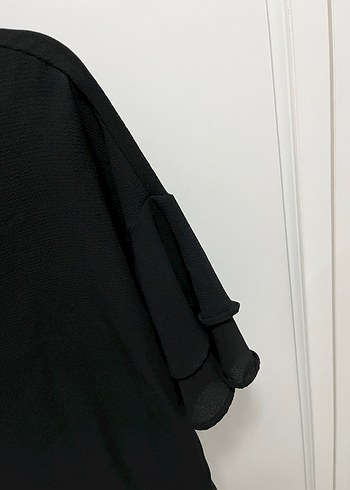 Kısa Kollu Siyah Fırfırlı Kadın Bluz - Görsel 2