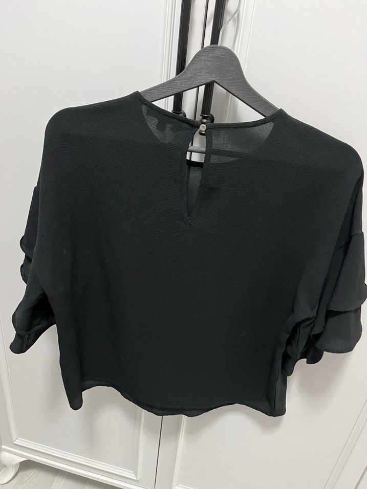 Kısa Kollu Siyah Fırfırlı Kadın Bluz - Görsel 5