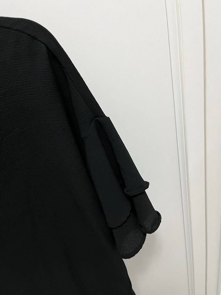 Kısa Kollu Siyah Fırfırlı Kadın Bluz - Görsel 2