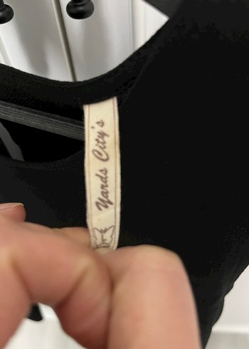 Süet Siyah V-Yaka Kolsuz Bluz - Görsel 3