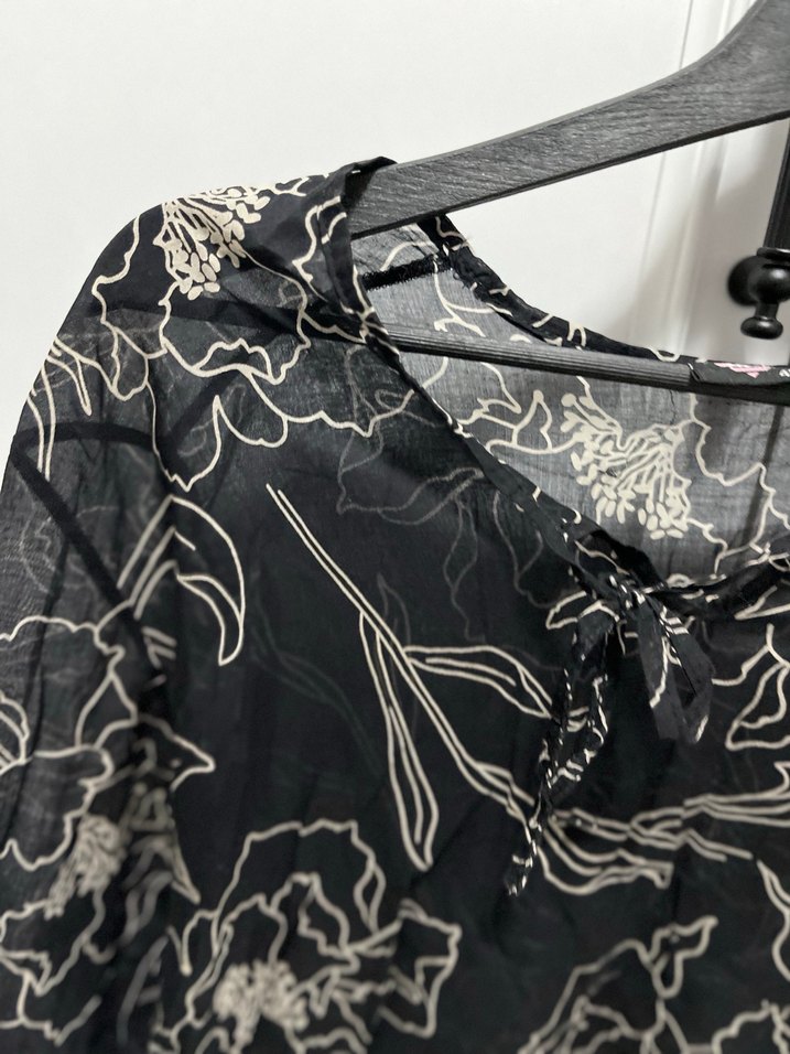 Siyah V Yaka Desenli Bohem Kadın Bluz - Görsel 2