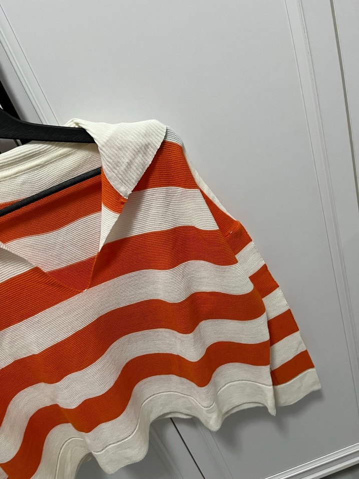 Turuncu Çizgili V Yakalı Kadın Kazak - Görsel 3