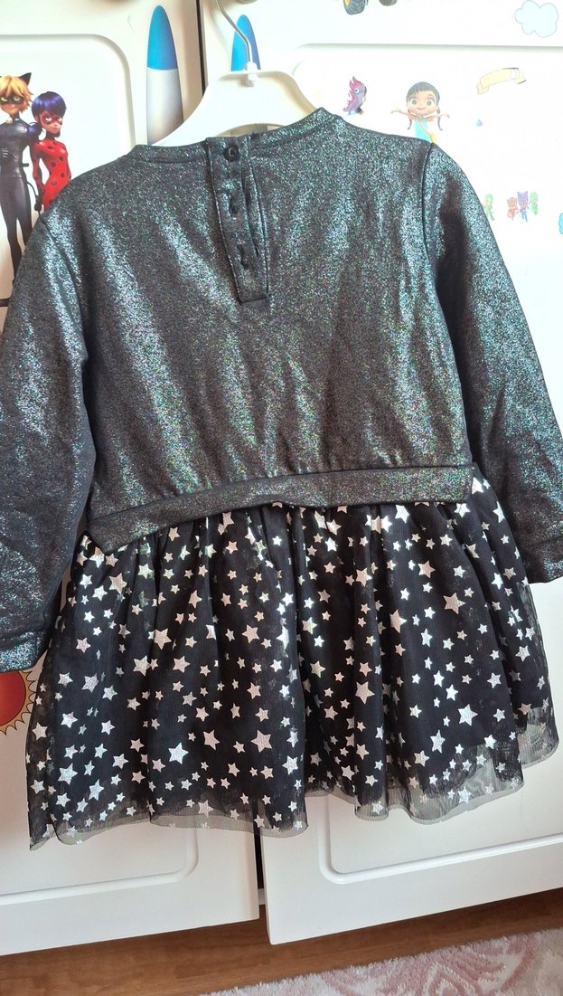 Uzun Kollu Parlak Siyah Kız Elbisesi - Görsel 3