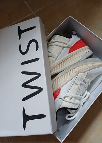 Twist sneaker