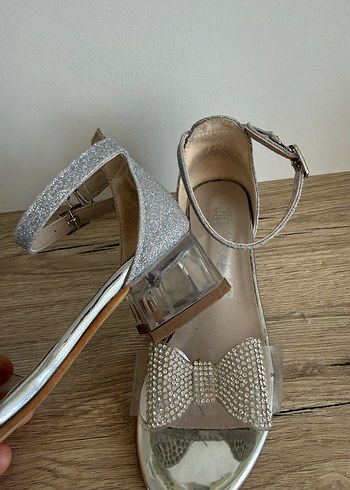 Kız Çocuk Gri Yılan Desenli Fiyonklu Özel Ayakkabı - Görsel 3