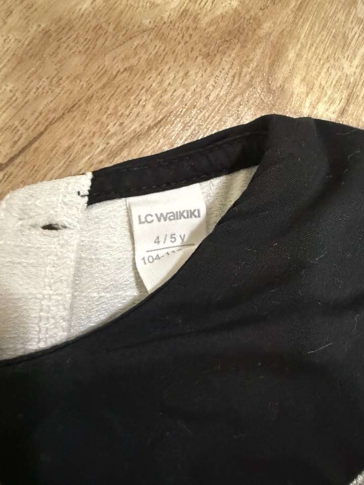 Kolsuz Beyaz Kız Çocuk Elbise Siyah Yaka - Görsel 3