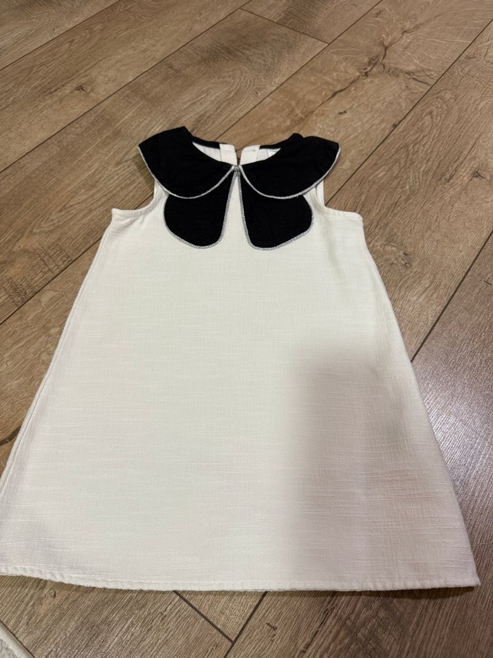 Kolsuz Beyaz Kız Çocuk Elbise Siyah Yaka - Görsel 4
