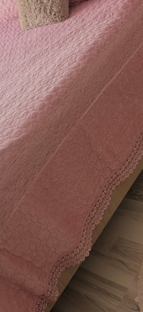 Linens Nakışlı Pembe Yatak Örtüsü - Görsel 2