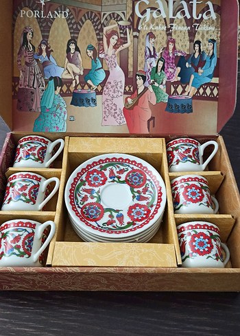 Kırmızı Çiçek Desenli 6'lı Fincan Takımı - Görsel 2