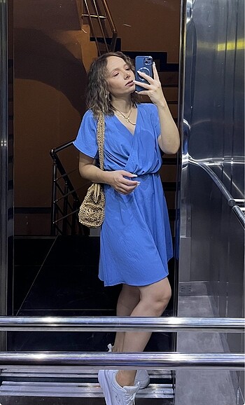 Düz mavi elbise