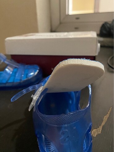 24 Beden mavi Renk Etiketli sandalet unisex