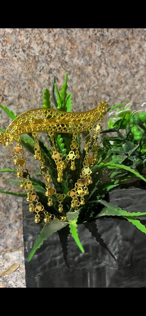 Altın Renkli Püsküllü Kadın Broş - Görsel 2