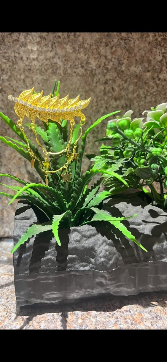 Altın Renkli Püsküllü Kadın Broş - Görsel 3