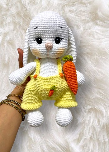 Sarı Tulumlu Amigurumi Tavşan