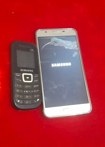 Kırmızı Samsung Android Telefon ve Eski Model - Görsel 2