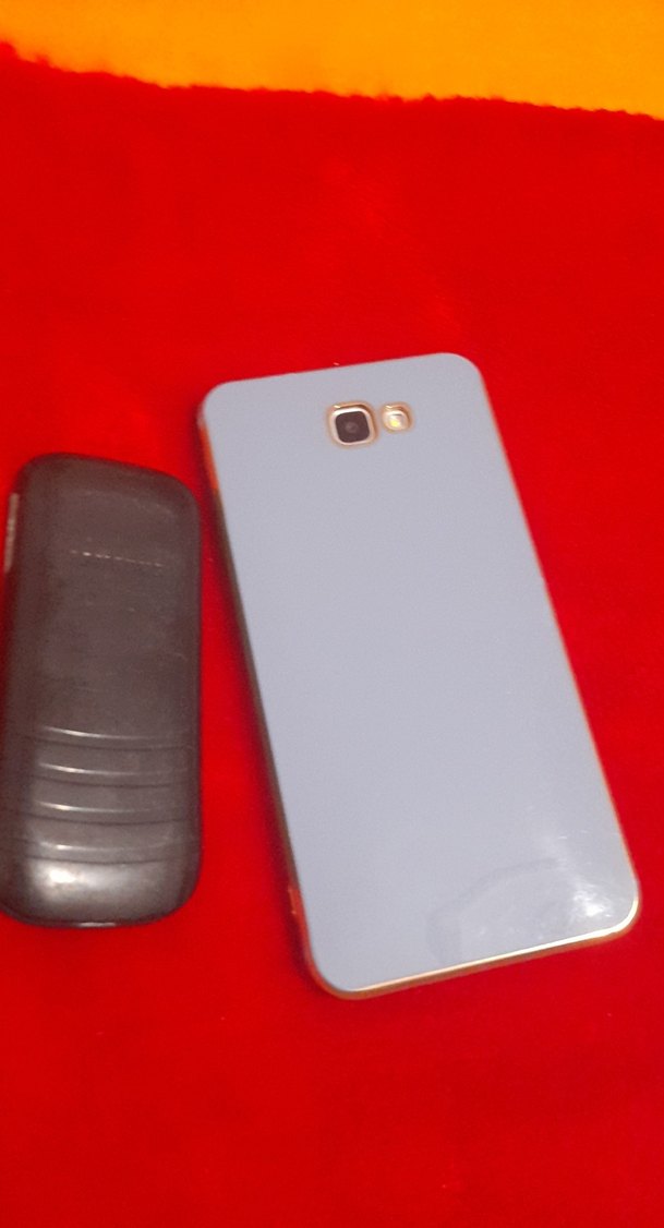 Kırmızı Samsung Android Telefon ve Eski Model - Görsel 4