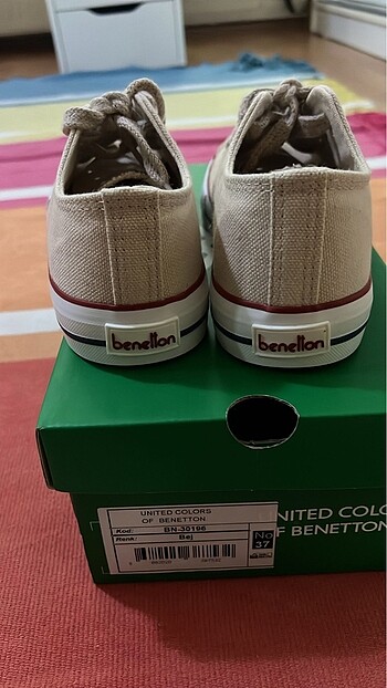 Benetton Hiç giyilmedi yeni orijinal