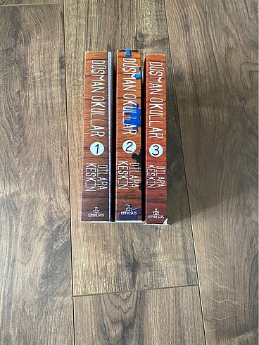  Düşman okullar kitap