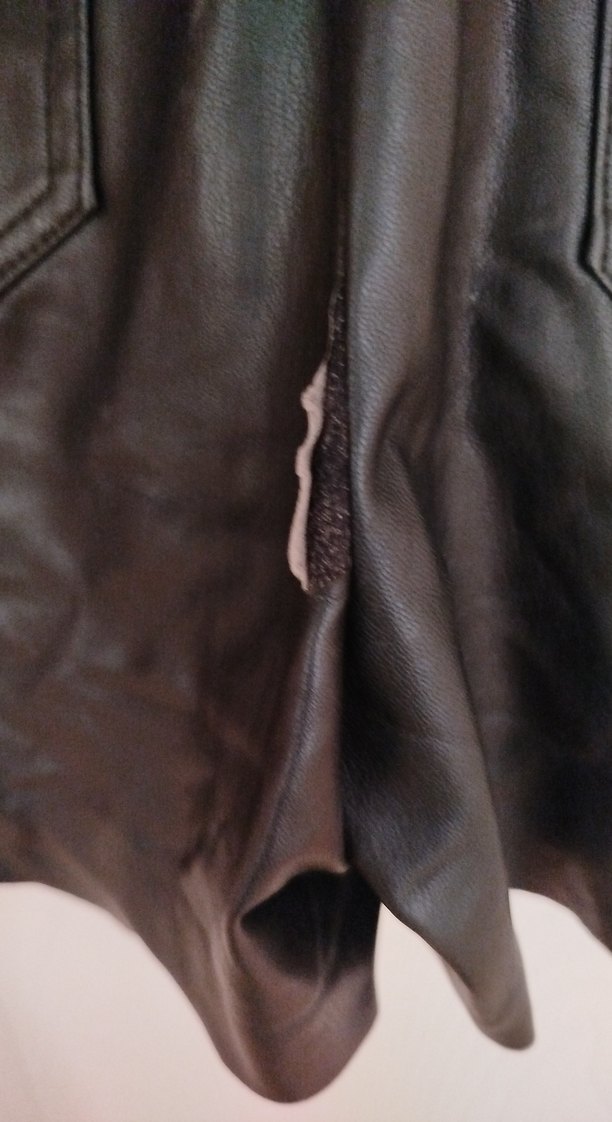 Kahverengi Deri Kemerli Mini Şort - Görsel 3