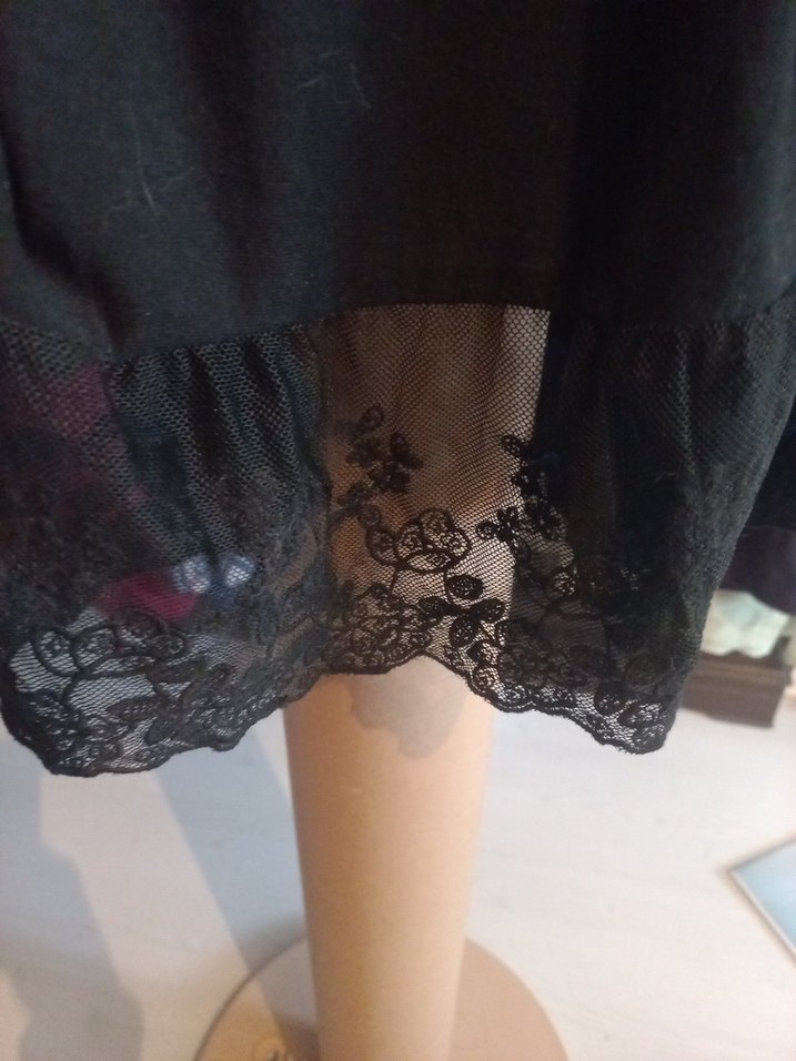 Siyah Dantel Detaylı Triko Midi Elbise - Görsel 3