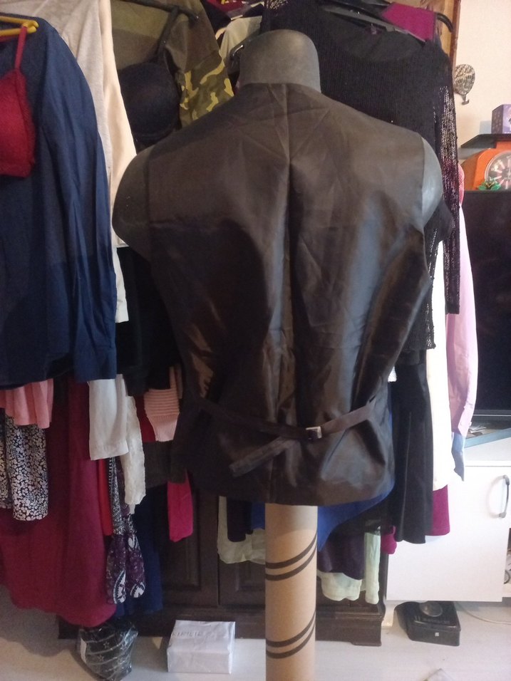 Erkek Siyah Düğmeli Kolsuz Yelek - Görsel 3