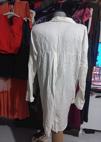 Düğmeli Beyaz Keten Uzun Kollu Gömlek - Görsel 2