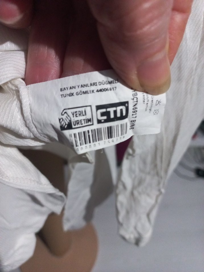 Düğmeli Beyaz Keten Uzun Kollu Gömlek - Görsel 3