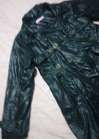 Düğmeli Siyah  Yağmurluk - Görsel 2