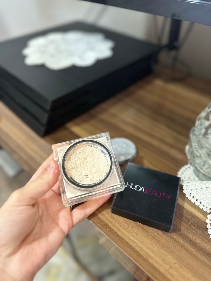 Huda Beauty orijinal pudra - Görsel 2