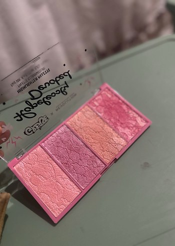 X Grease Hopelessly Devoted
Highlighter Palette Aydınlatıcı - Görsel 3