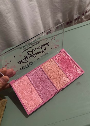 X Grease Hopelessly Devoted
Highlighter Palette Aydınlatıcı - Görsel 6