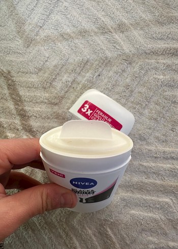 Nivea Kadın Siyah Beyaz Deodorant Stick 48g - Görsel 3