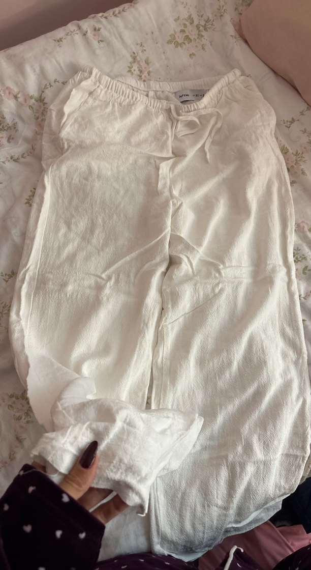 Düğmeli Beyaz Keten Bol Kesim Kadın Pantolon - Görsel 3