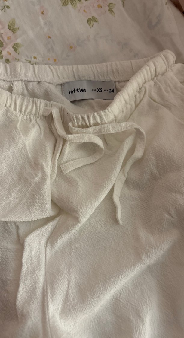 Düğmeli Beyaz Keten Bol Kesim Kadın Pantolon - Görsel 2