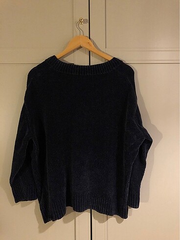 Mavi jeans dökümlü kazak - Görsel 2