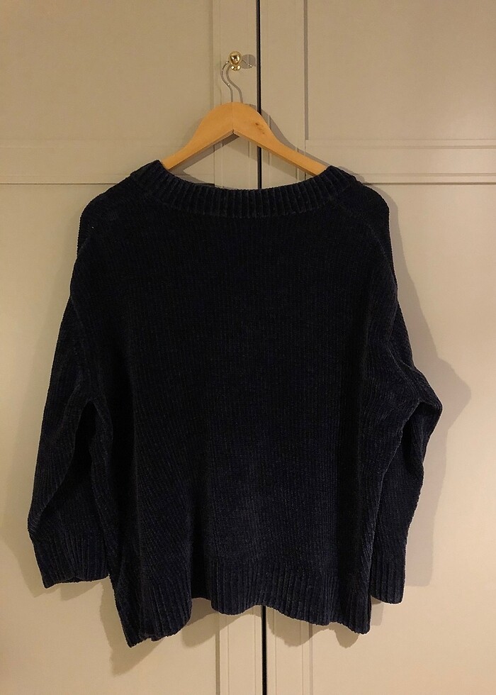 Mavi jeans dökümlü kazak - Görsel 2