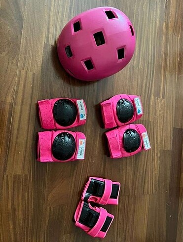 Kask, dizlik, dirseklik ve el bileklik