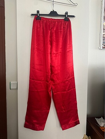 Diğer Kırmızı saten pijama takımı
