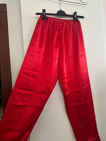 xl Beden Kırmızı saten pijama takımı